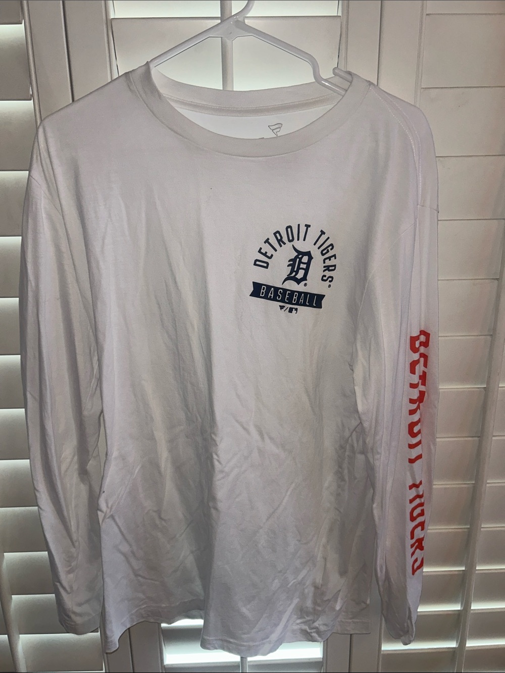 Fanatics White Long Sleeve Detroit Tigers Tee with Red Sleeve Script